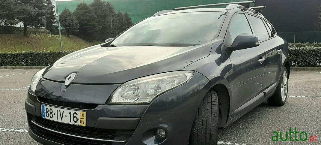 2010' Renault Megane Sport Tourer photo #1