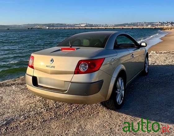 2005' Renault Megane photo #4