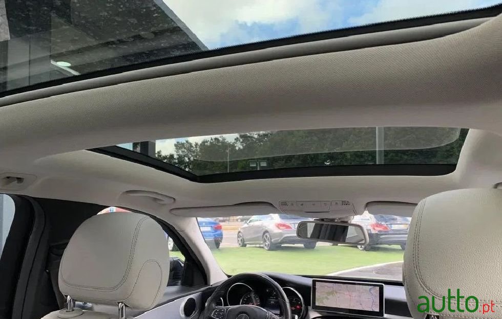 2015' Mercedes-Benz C-200 photo #2