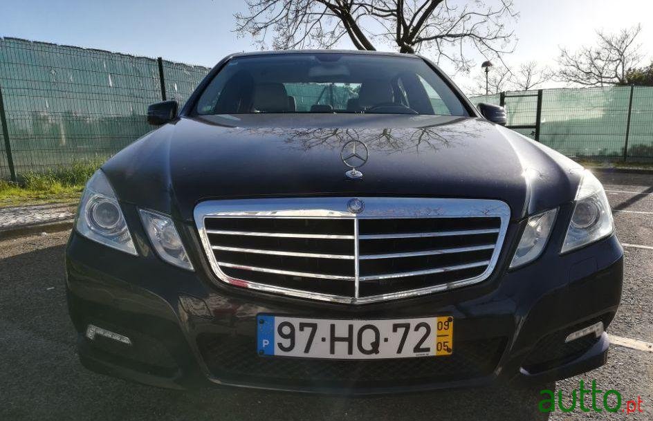 2009' Mercedes-Benz E-250 photo #2