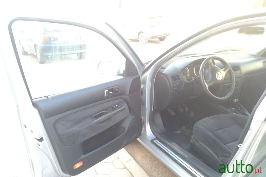 2002' Volkswagen Bora photo #1