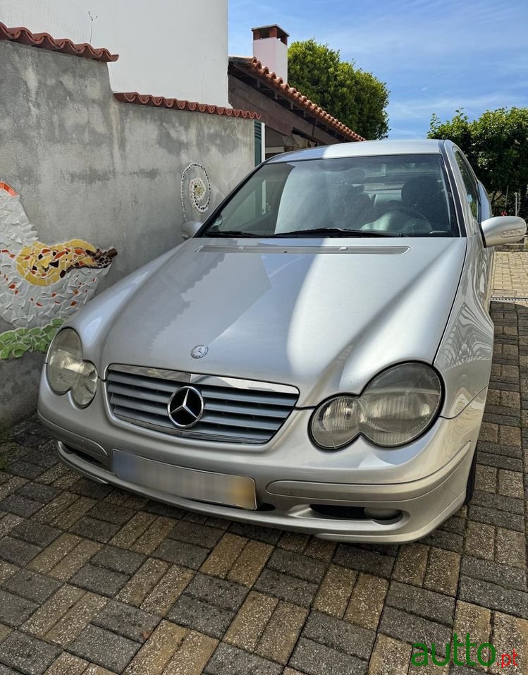 2002' Mercedes-Benz 220 photo #4