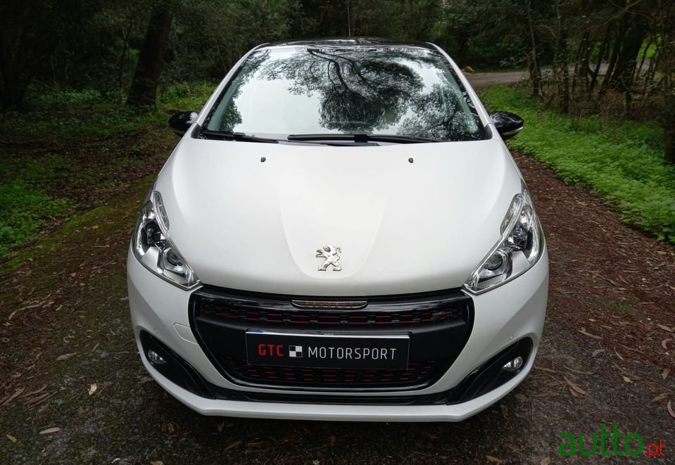2017' Peugeot 208 Gt-Line photo #2