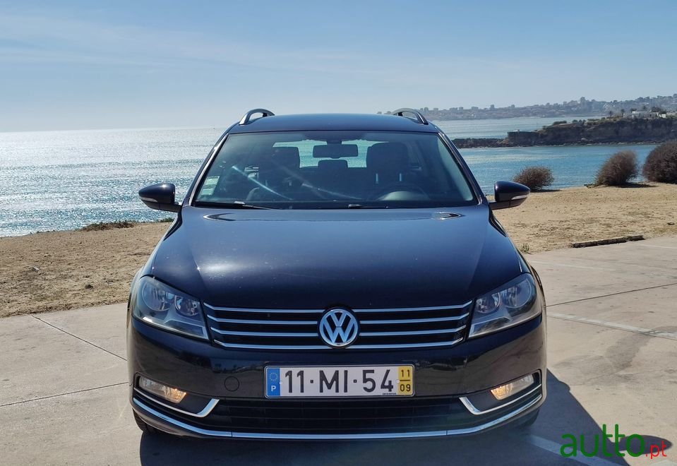 2011' Volkswagen Passat Variant photo #5