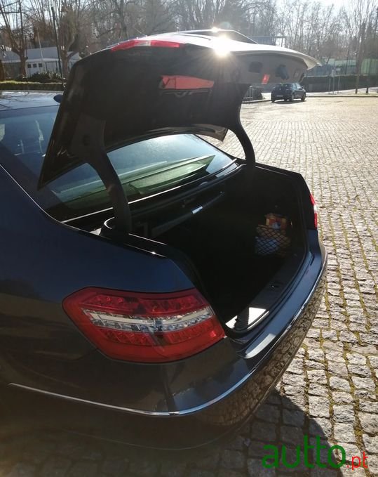 2009' Mercedes-Benz E-250 photo #6