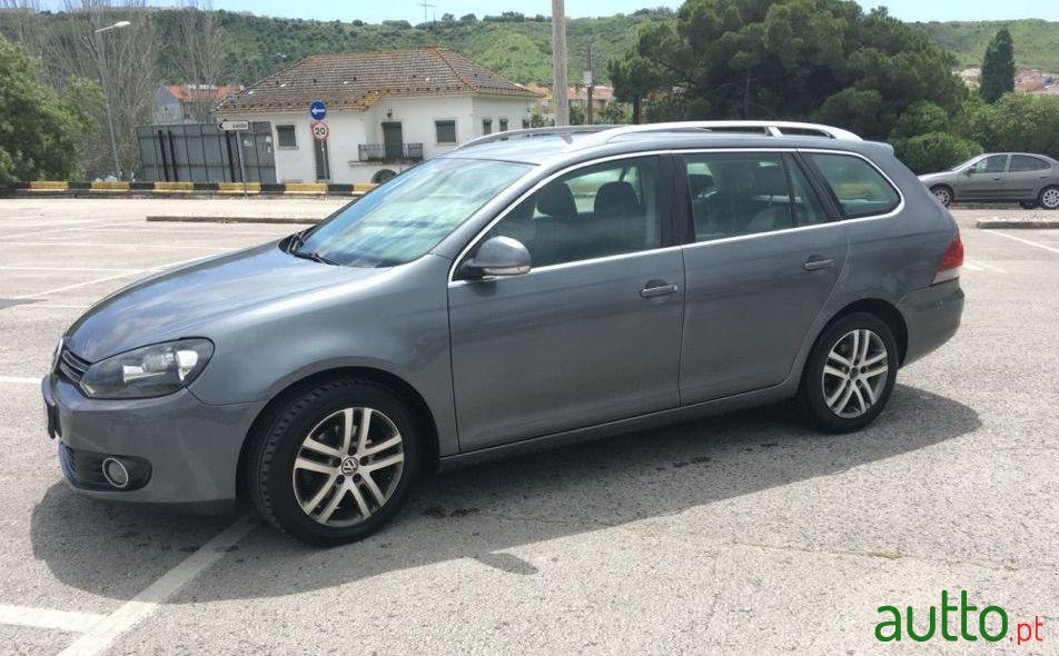 2011' Volkswagen Golf Variant photo #1