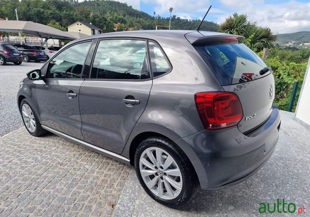 2011' Volkswagen Polo 1.2 Tdi Highline photo #3