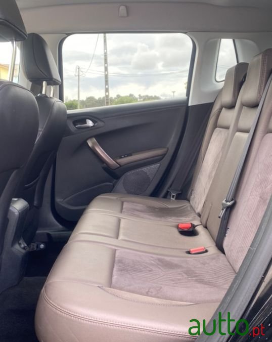 2013' Peugeot 2008 photo #6