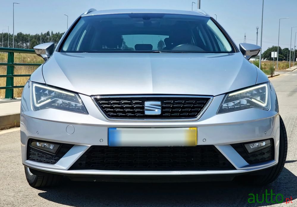 2018' SEAT Leon St photo #2