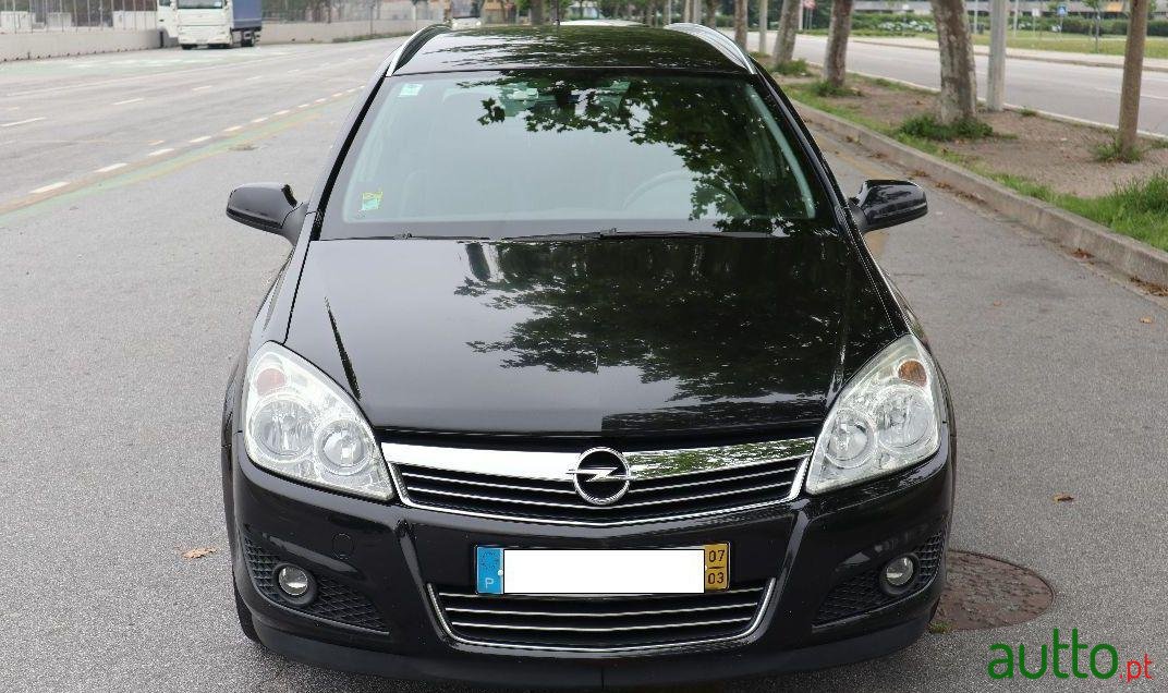 2007' Opel Astra Caravan photo #3