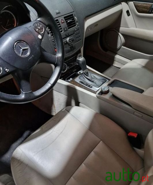 2009' Mercedes-Benz C-250 photo #3