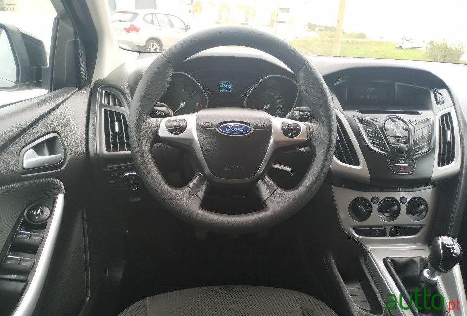 2014' Ford Focus Sw photo #2