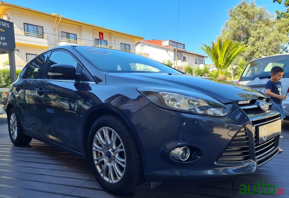 2011' Ford Focus Titanium photo #2