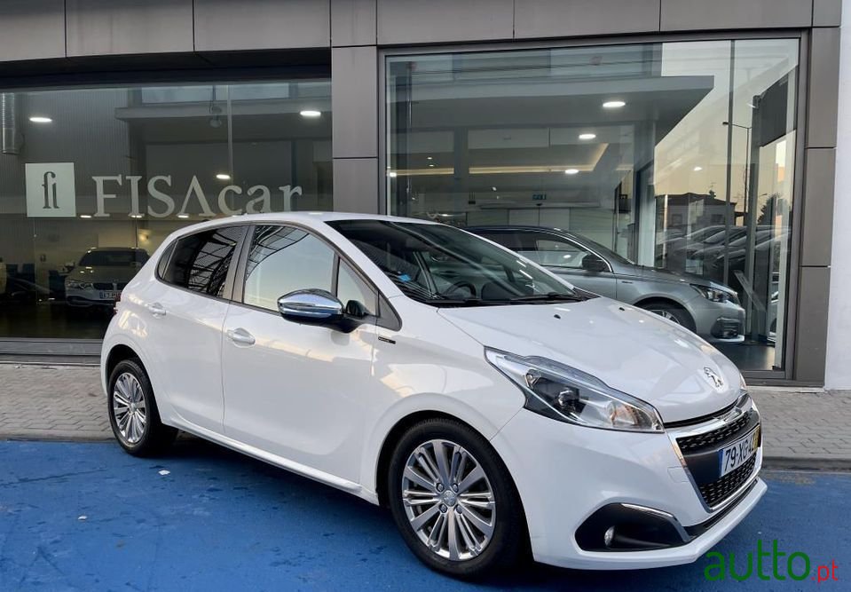 2019' Peugeot 208 photo #1