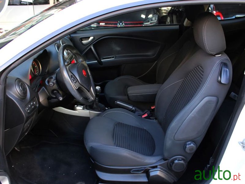 2012' Alfa Romeo MiTo photo #6
