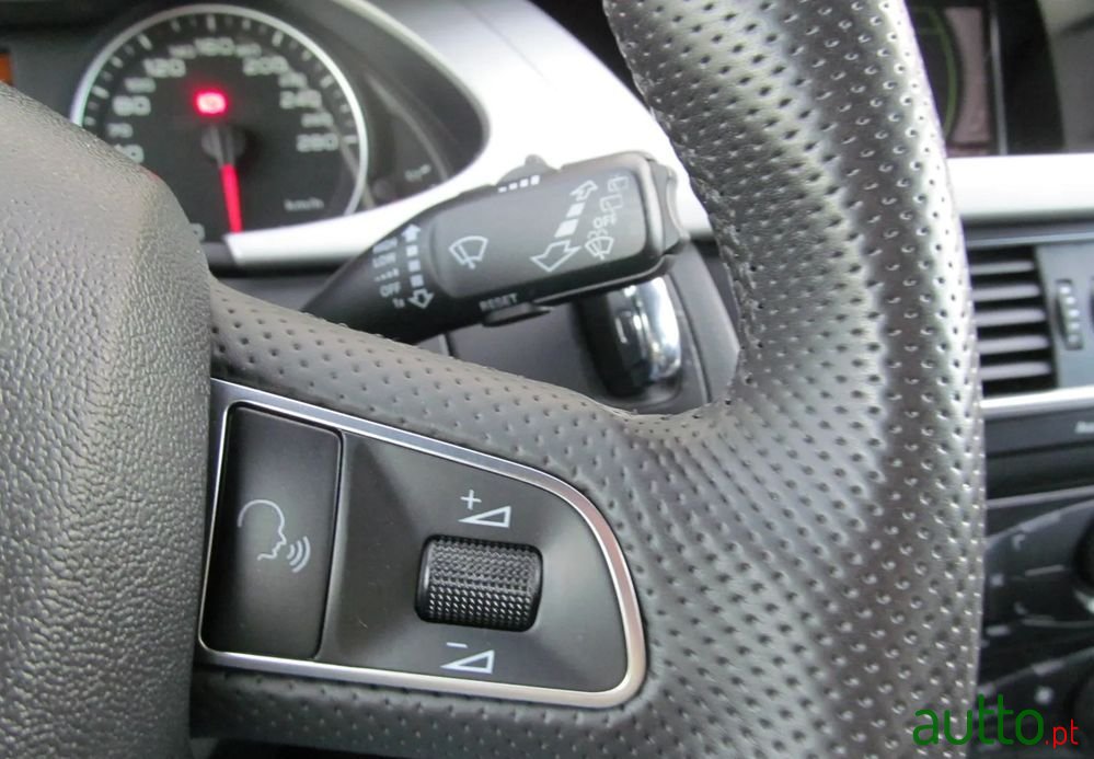 2011' Audi A4 Avant photo #6