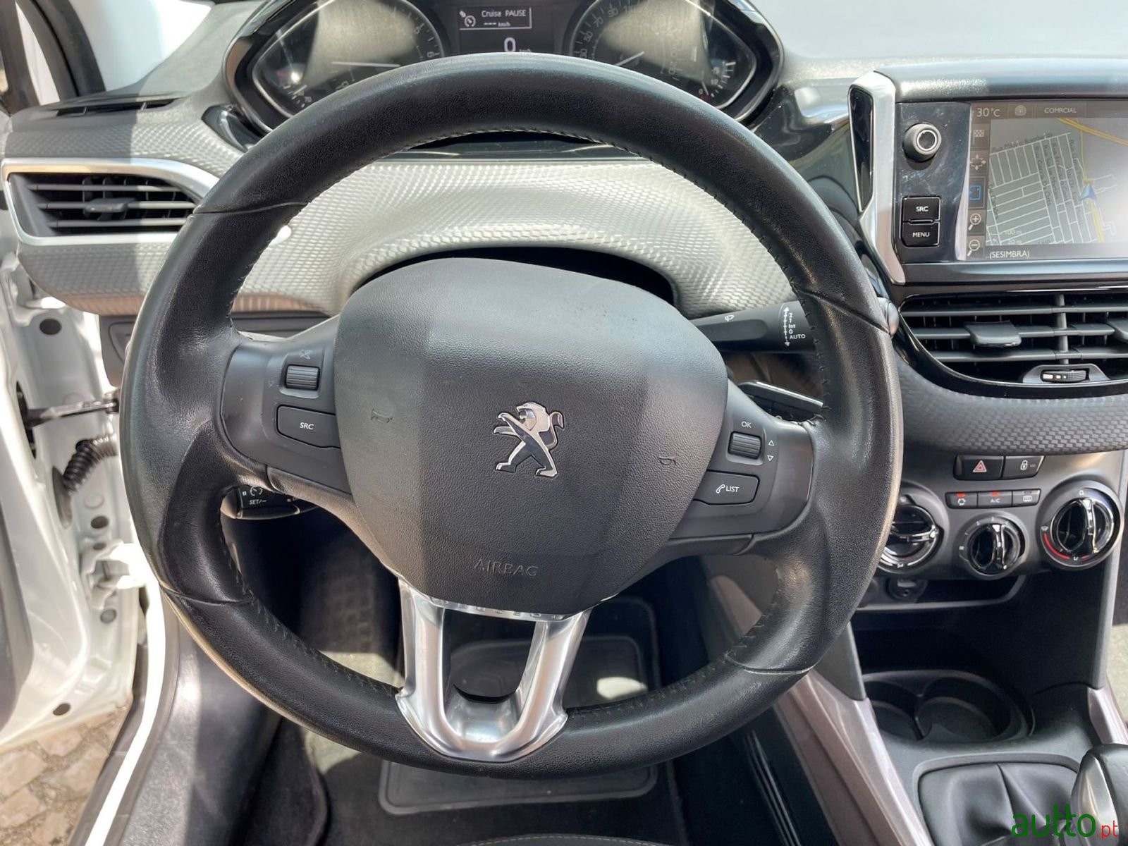 2015' Peugeot 2008 photo #6