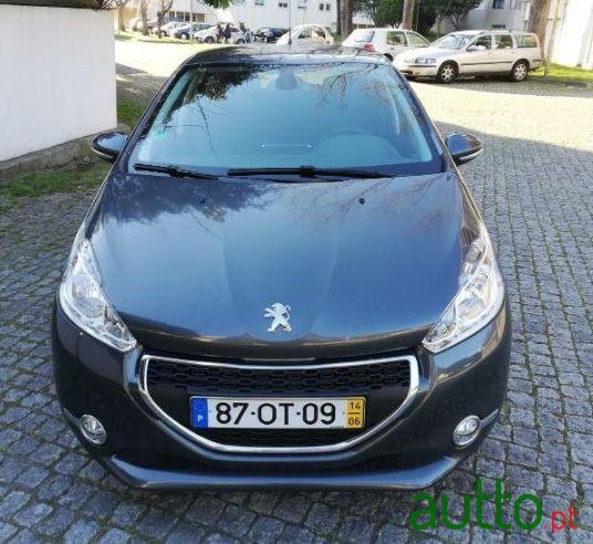 2014' Peugeot 208 photo #2