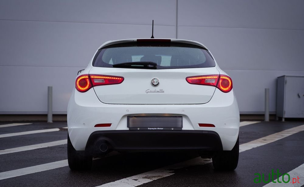 2013' Alfa Romeo Giulietta photo #4