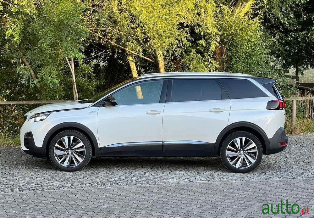 2019' Peugeot 5008 photo #6
