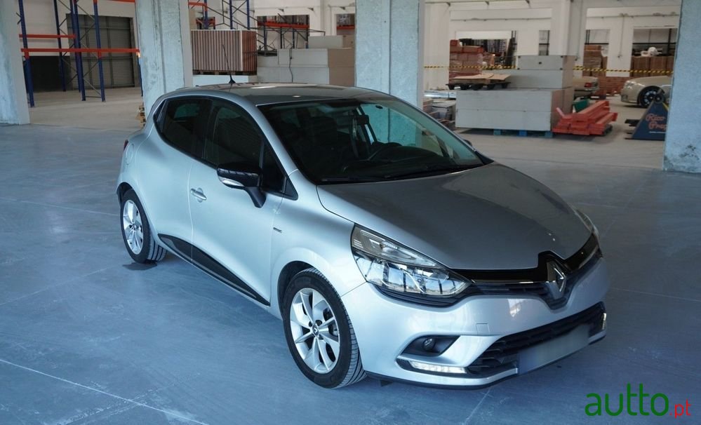 2016' Renault Clio 1.5 Dci Limited Edition photo #3