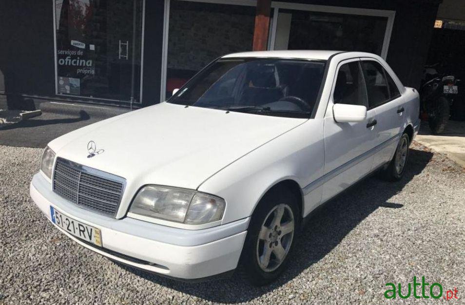 1994' Mercedes-Benz 190 D 2.0 photo #1