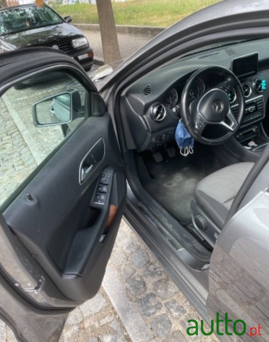 2014' Mercedes-Benz 180 photo #3