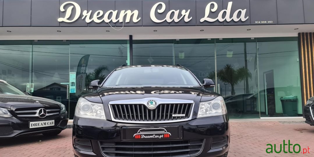 2011' Skoda Octavia Break photo #3