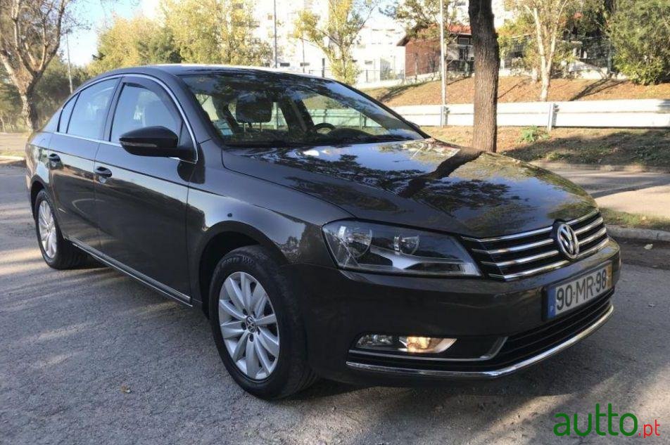 2012' Volkswagen Passat photo #2