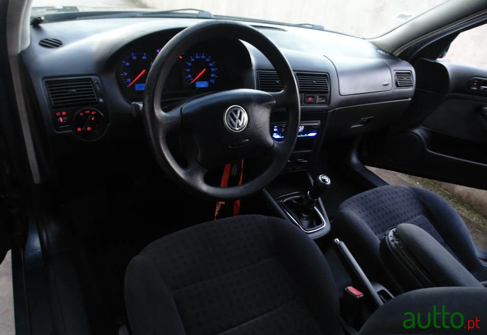 2001' Volkswagen Golf photo #6