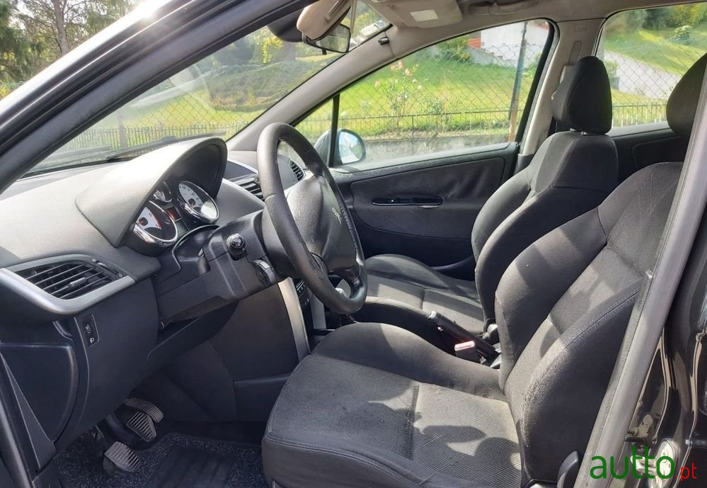 2008' Peugeot 207 1.6 Hdi Sport photo #6