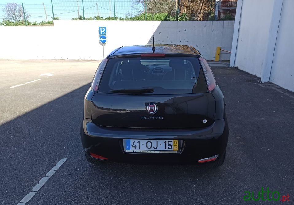 2014' Fiat Punto photo #2