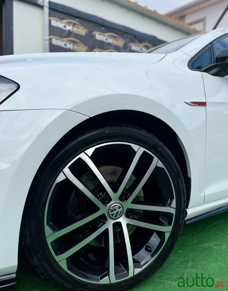 2014' Volkswagen Golf 2.0 Tdi Gtd photo #3