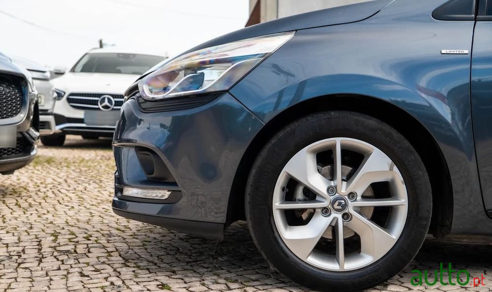 2017' Renault Clio photo #5