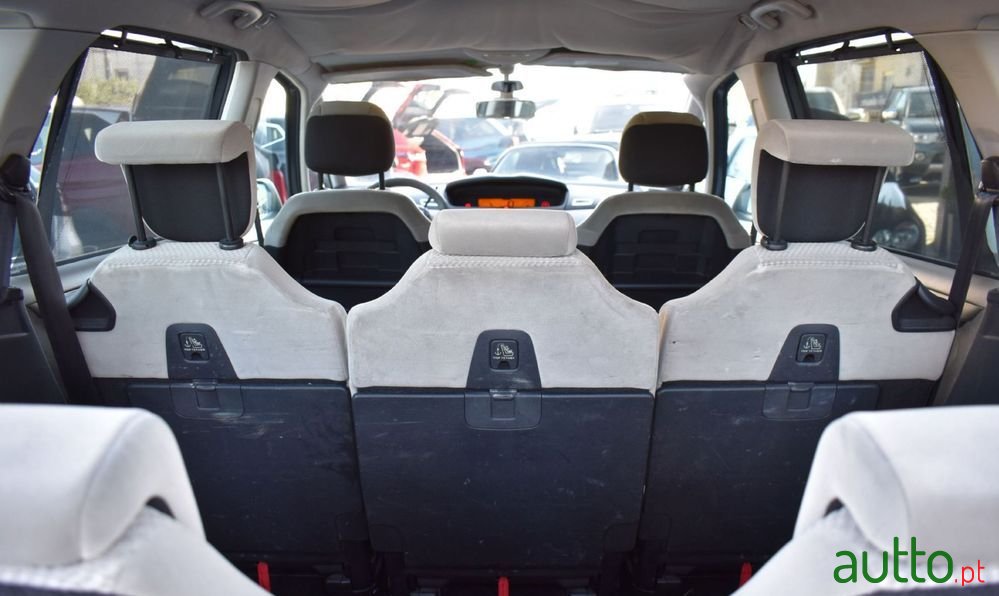 2007' Citroen C4 Grand Picasso photo #5