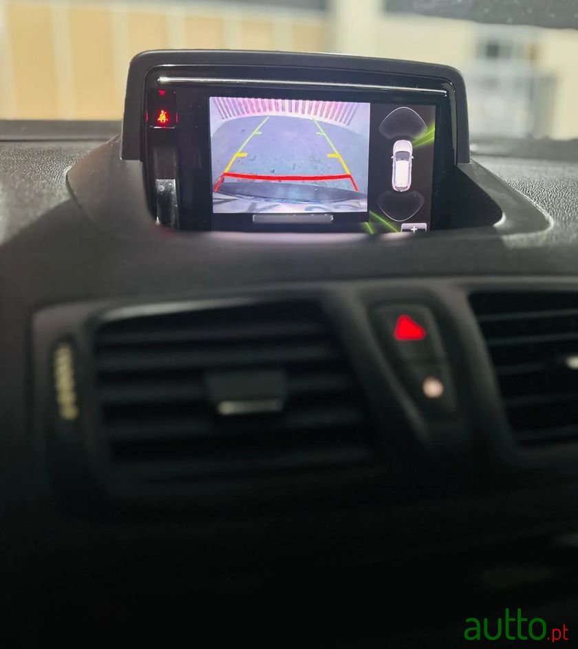 2013' Renault Megane Sport Tourer photo #6