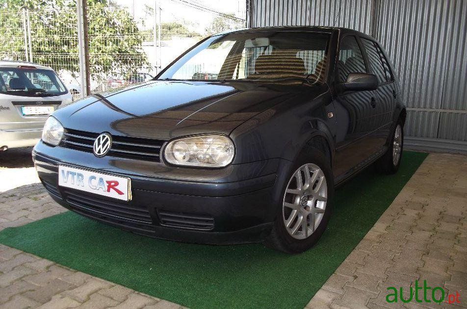 2003' Volkswagen Golf photo #1