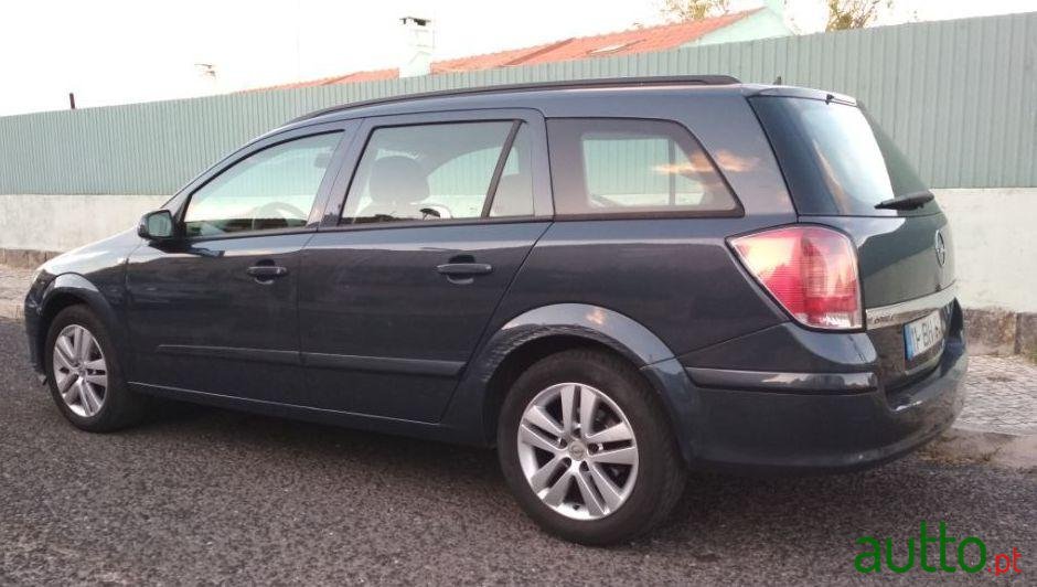 2006' Opel Astra Caravan photo #3