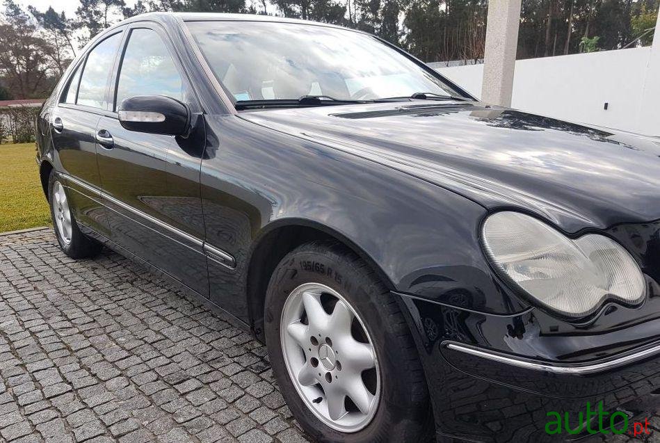 2002' Mercedes-Benz C-200 Elegance photo #4