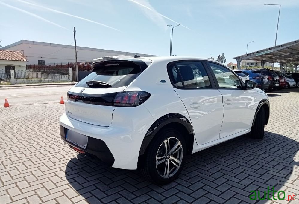 2022' Peugeot e-208 photo #5