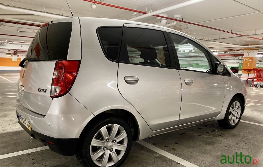 2010' Mitsubishi Colt photo #3