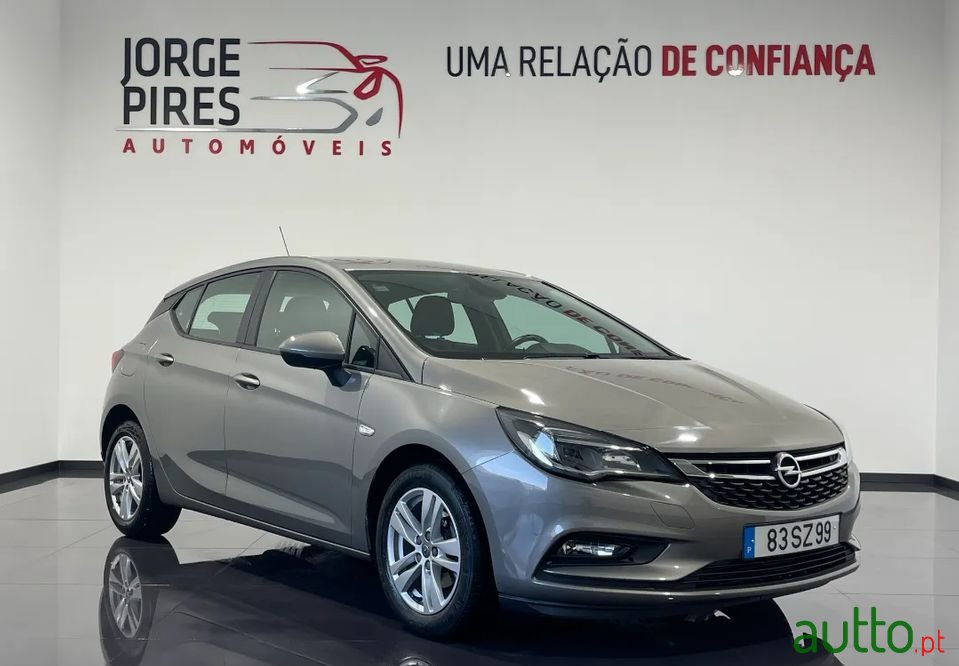 2017' Opel Astra photo #2