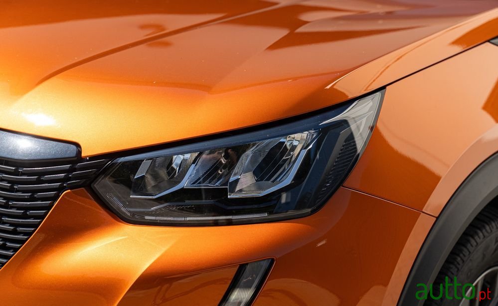 2022' Peugeot 2008 photo #2