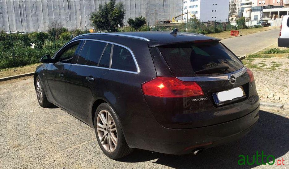 2011' Opel Insignia Sport Tourer photo #1