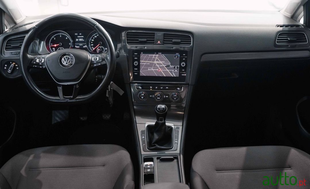 2017' Volkswagen Golf Variant photo #2