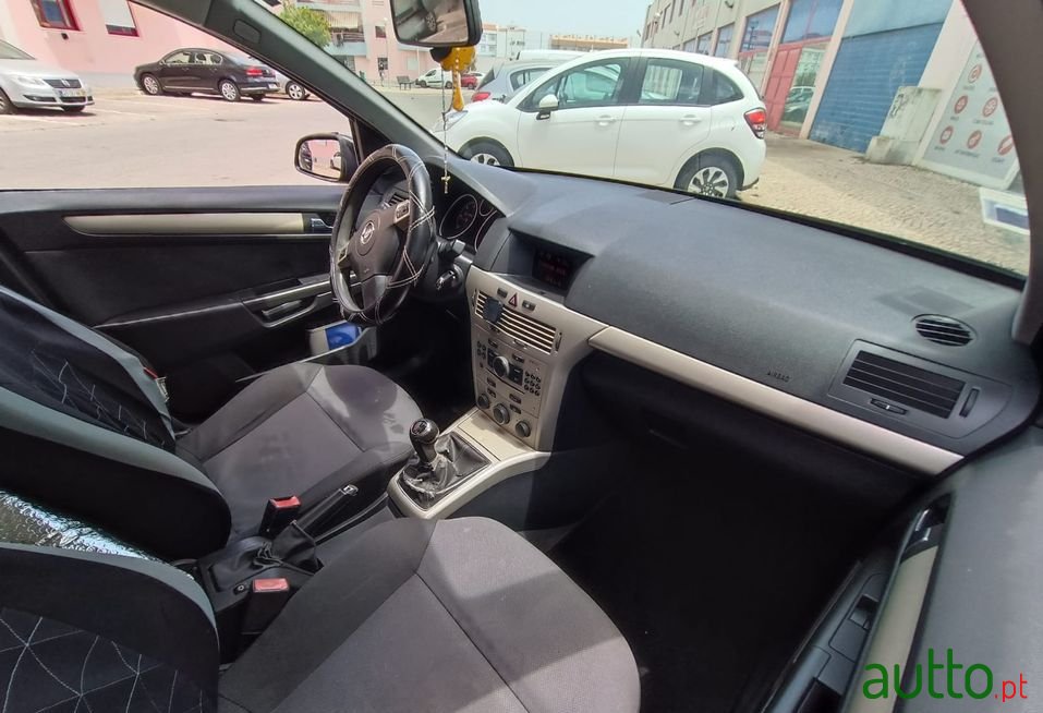 2008' Opel Astra Caravan photo #2