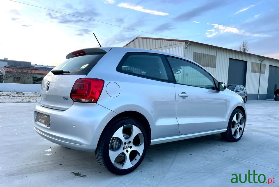 2012' Volkswagen Polo photo #5
