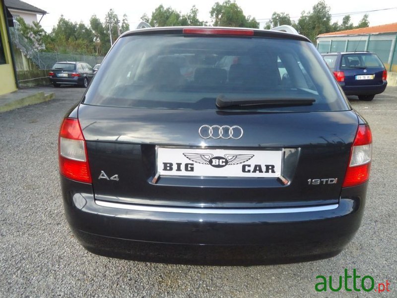 2002' Audi A4 Avant photo #2