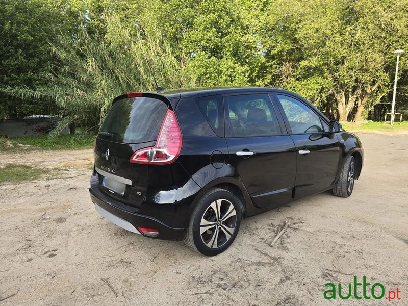 2011' Renault Scenic 1.5 Dci Bose Edtion photo #2