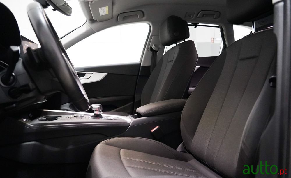 2018' Audi A4 Avant photo #6